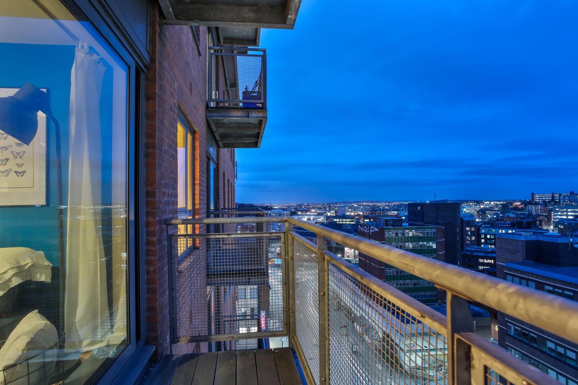 Skyview Apartment By Noknokstay - City Centre With Parking - Group, Family, Business Sheffield Exterior photo